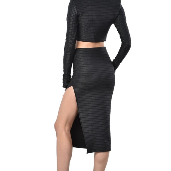 Beautiful Black Textured 2pc Set - Picture 6 of 7